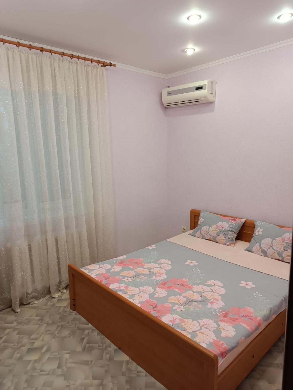 Две Уютные Квартиры В Центре Города Дзержинка - New Apartments Kryvyj Rih Esterno foto