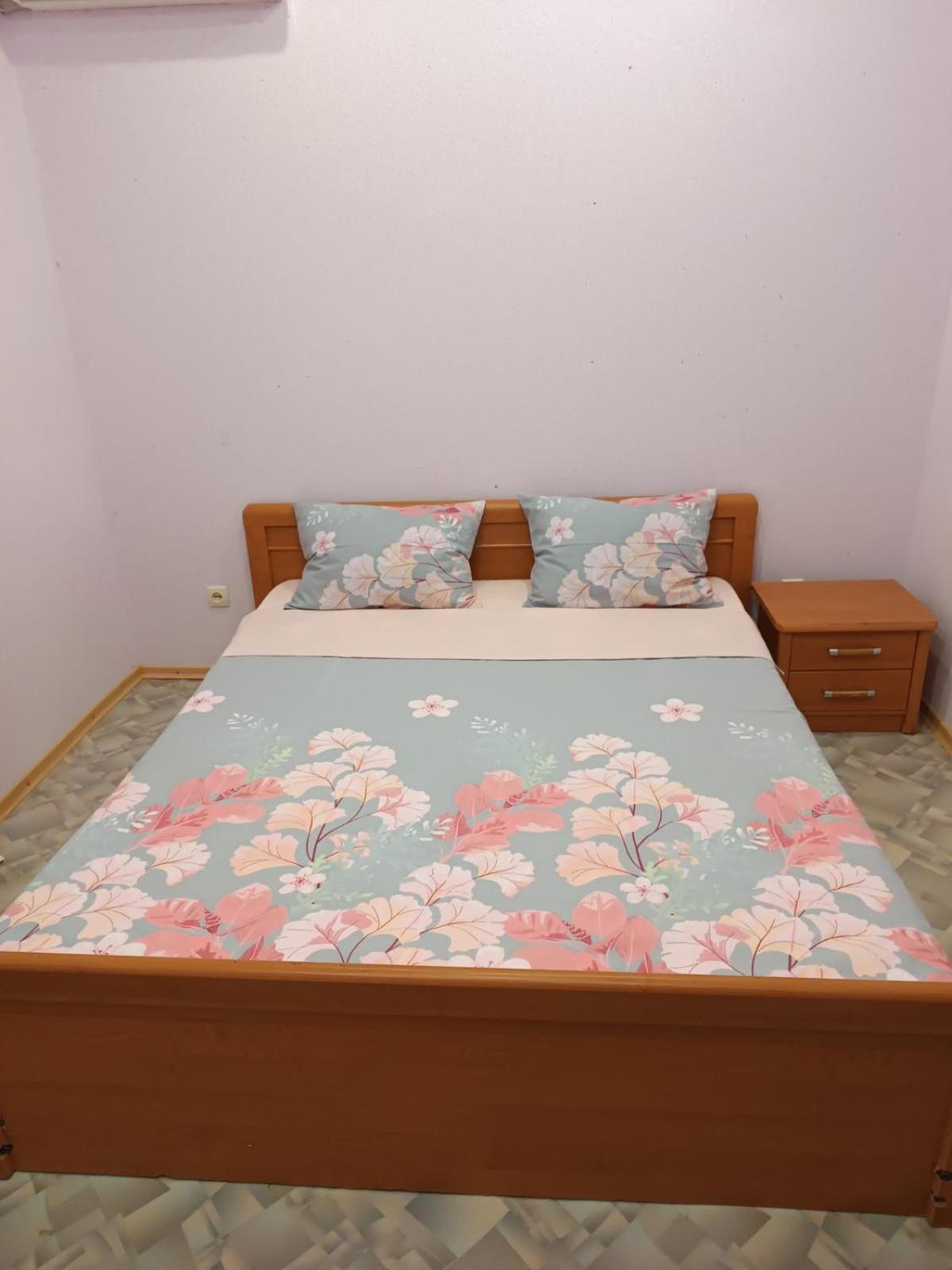 Две Уютные Квартиры В Центре Города Дзержинка - New Apartments Kryvyj Rih Esterno foto